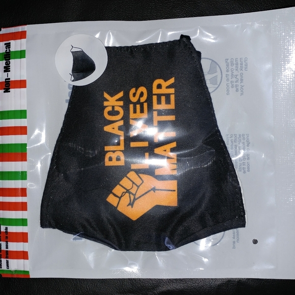 1 BLM mask - Picture 3 of 5